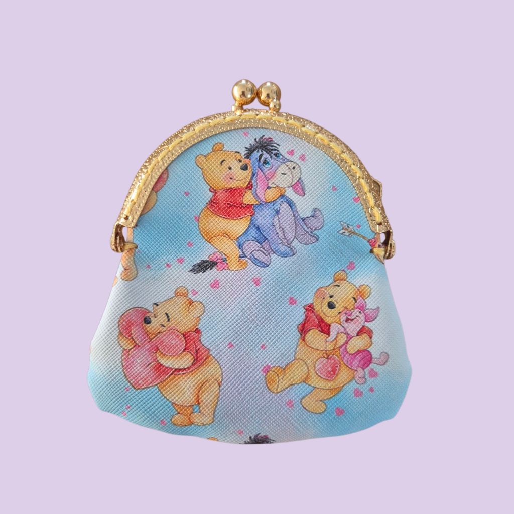 Kiss-close Pooh Bear - Colorfox